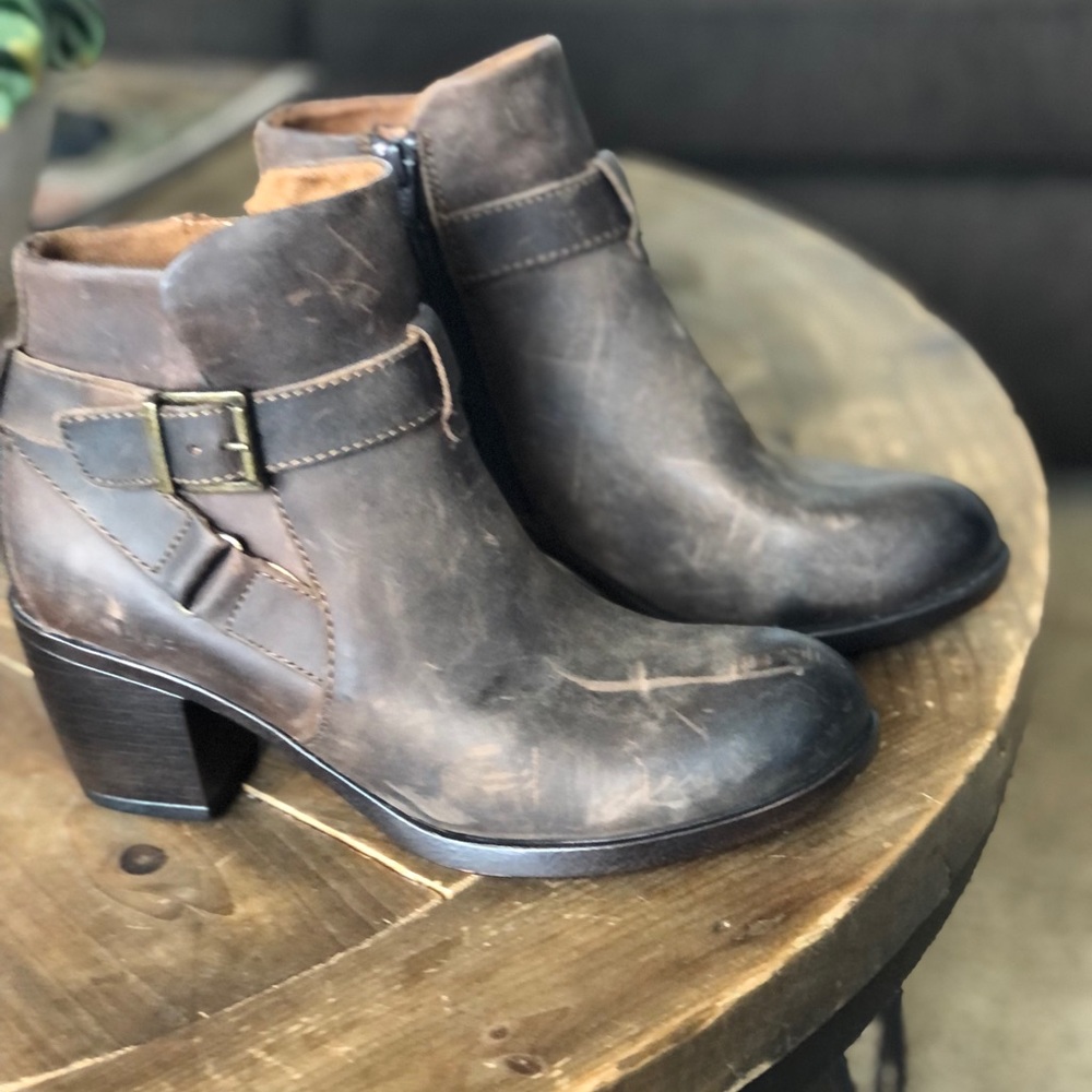 BOC Leather Ankle Boots. Size 6